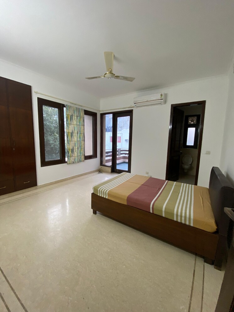 Bedroom, kailash colony 4 Bedroom 500 Sq.Yd. Builder Floor In Kailash Colony Delhi 7783004