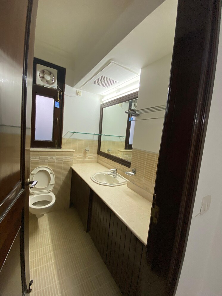 Kitchen, kailash colony 4 Bedroom 500 Sq.Yd. Builder Floor In Kailash Colony Delhi 7783004