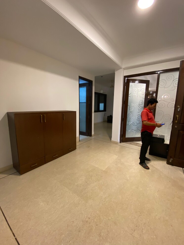 Room, kailash colony 4 Bedroom 500 Sq.Yd. Builder Floor In Kailash Colony Delhi 7783004