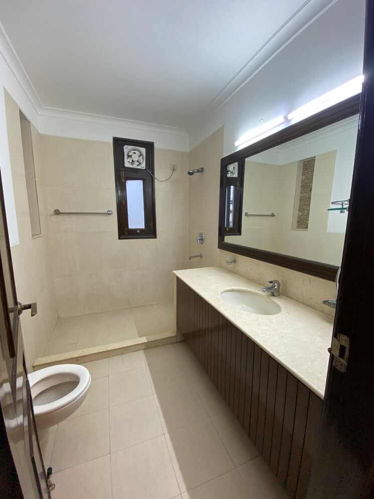 Kitchen, kailash colony 4 Bedroom 500 Sq.Yd. Builder Floor In Kailash Colony Delhi 7783004