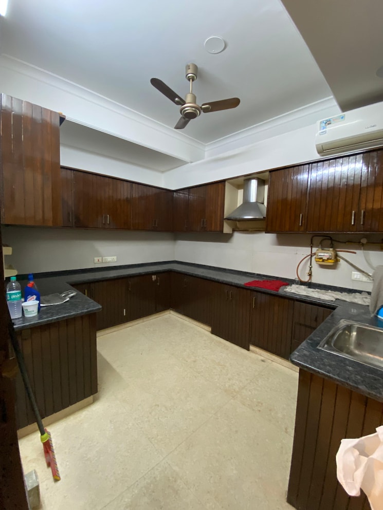 Kitchen, kailash colony 4 Bedroom 500 Sq.Yd. Builder Floor In Kailash Colony Delhi 7783004
