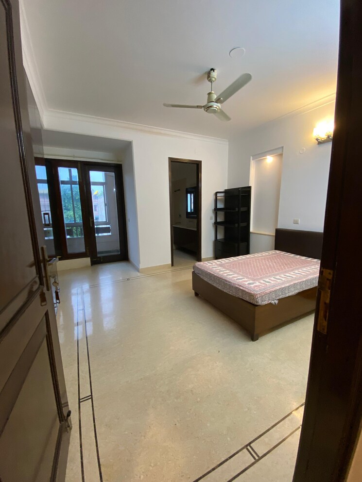 Room, kailash colony 4 Bedroom 500 Sq.Yd. Builder Floor In Kailash Colony Delhi 7783004