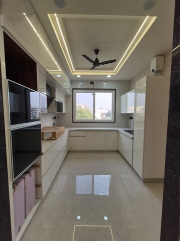 Building Lobby in 3 BHK Builder Floor at Sector 40 – for Sale