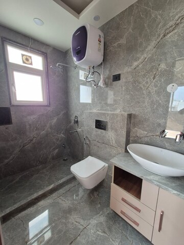 Bathroom in 3 BHK Builder Floor at Sector 40 – for Sale