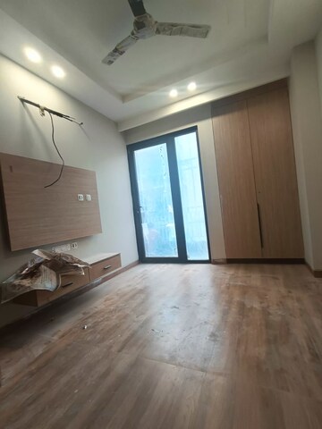 Room in 3 BHK Builder Floor at Sector 40 – for Sale