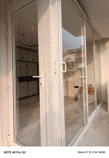 Building Lobby in 3 BHK Builder Floor at Ardee City, Sector 52 – for Sale