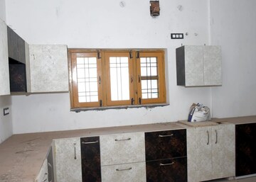 रेसिडेंशियल घर वर्ग फुट फॉर रेंट इन जीएमएस रोड देहरादून  7783550