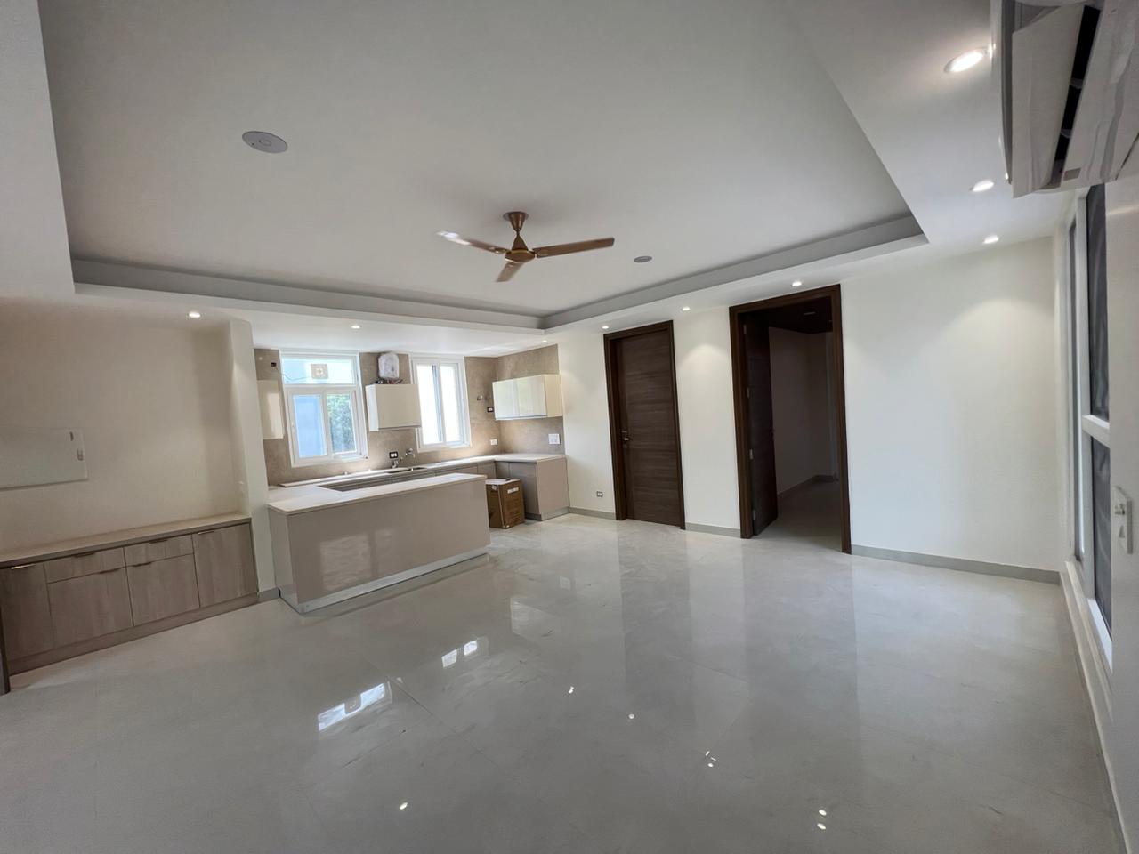 3 BHK 135 Sq.Yd. Builder Floor in Paras Quartier