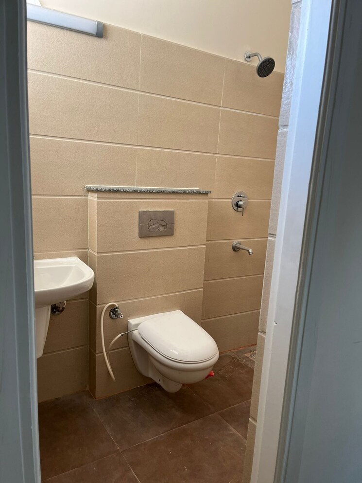 Bathroom, nk-sharma-savitry-greens-2 2 Bedroom 960 Sq.Ft. Apartment In Ghazipur Zirakpur 7783638