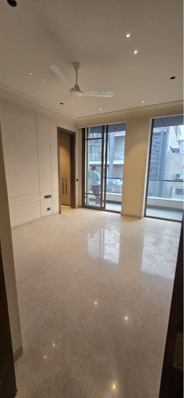 Room in 4 BHK Builder Floor at South Extension ii – for Sale