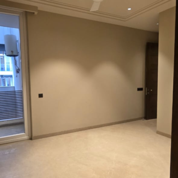 Room in 4 BHK Builder Floor at South Extension ii – for Sale