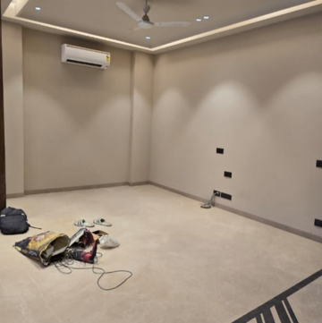 Room in 4 BHK Builder Floor at South Extension ii – for Sale