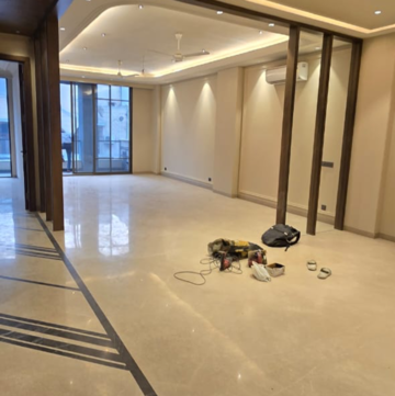 Room in 4 BHK Builder Floor at South Extension ii – for Sale