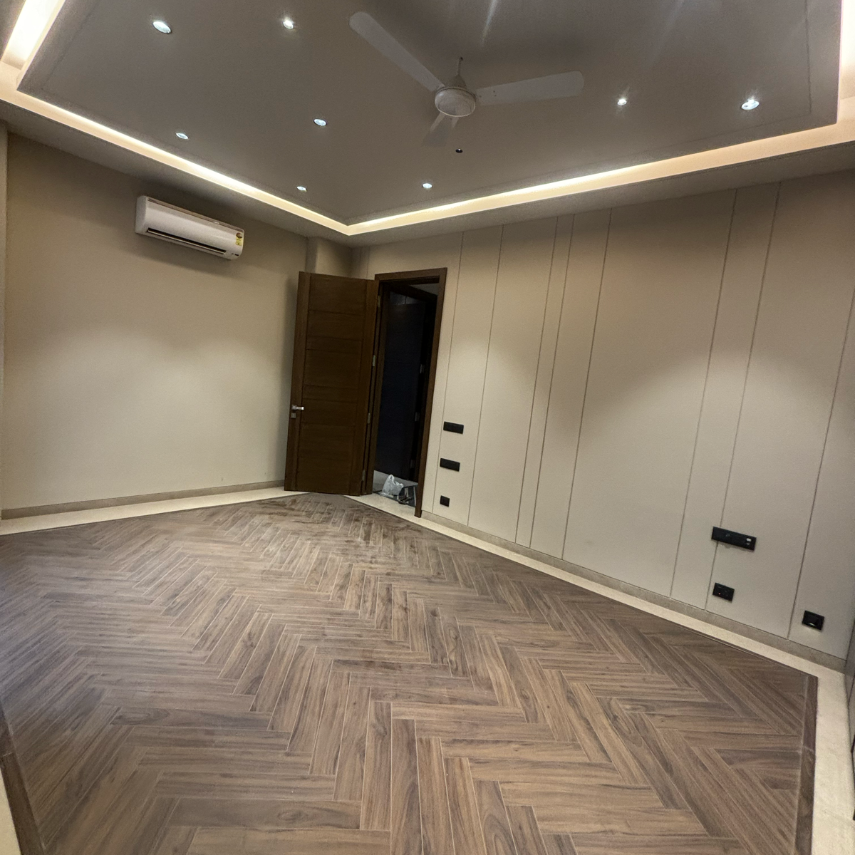 4 BHK + Servant Room Builder Floor For Sale in South Extension II