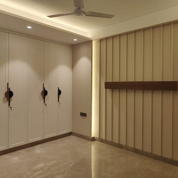 Room in 4 BHK Builder Floor at Kailash Colony – for Sale
