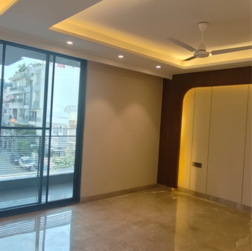 Room in 4 BHK Builder Floor at Kailash Colony – for Sale