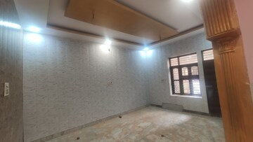 Room in 3 BHK Independent House at Sector 52 – for Sale