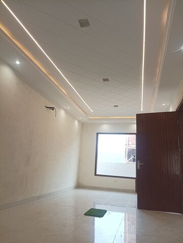 Room in 4 BHK Independent House at Sanauli – for Sale