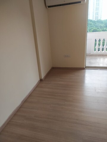 Room in 3 BHK Apartment at DLF Regal Gardens, Sector 90 – for Rent