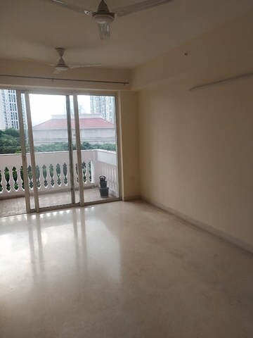 Room in 3 BHK Apartment at DLF Regal Gardens, Sector 90 – for Rent