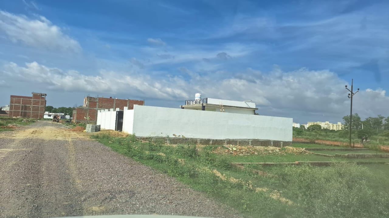 Plot For Sale in Sultanpur Road