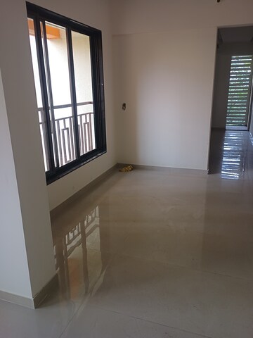 Room in 3 BHK Apartment at Ojass Awantika CHS, Naupada – for Sale