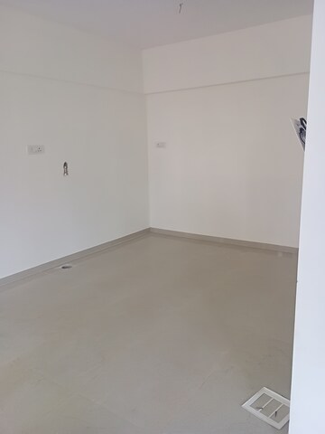 Room in 3 BHK Apartment at Ojass Awantika CHS, Naupada – for Sale
