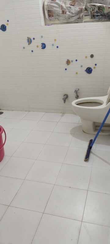 Bathroom in 1.5 BHK Independent House at Gomti Nagar – for Rent