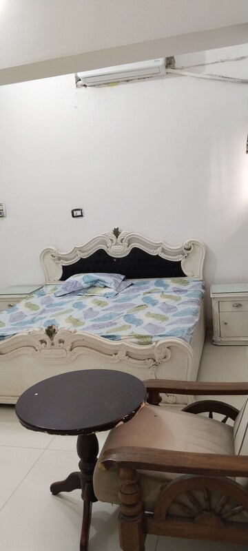 Master Bedroom in 1.5 BHK Independent House at Gomti Nagar – for Rent