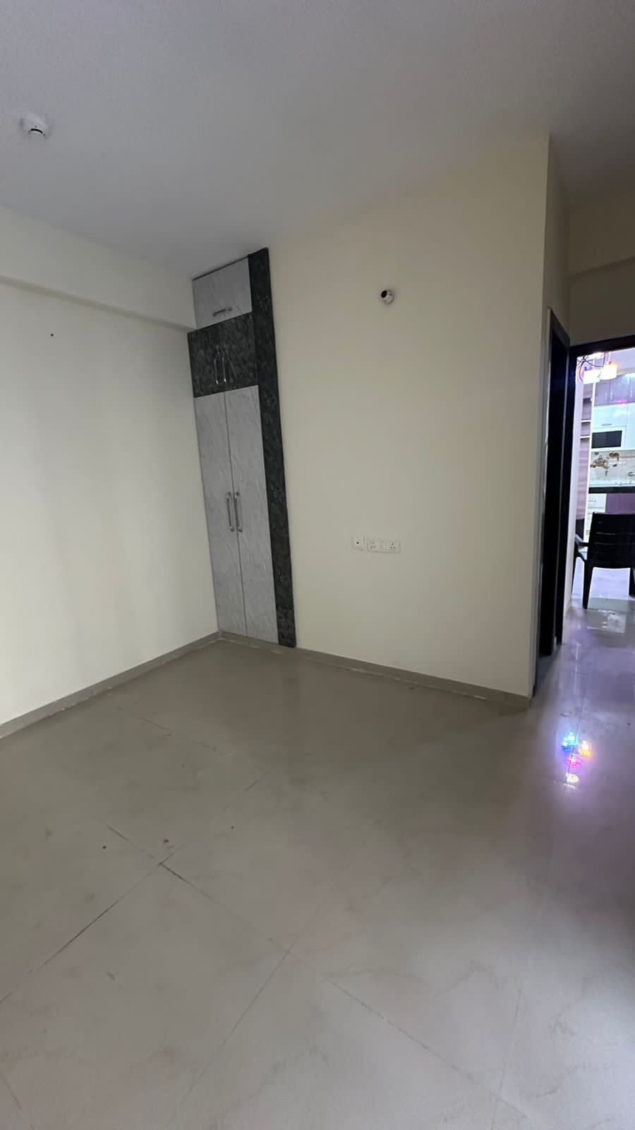 2.5 BHK + Servant Room Apartment For Sale in Gulmohur Garden