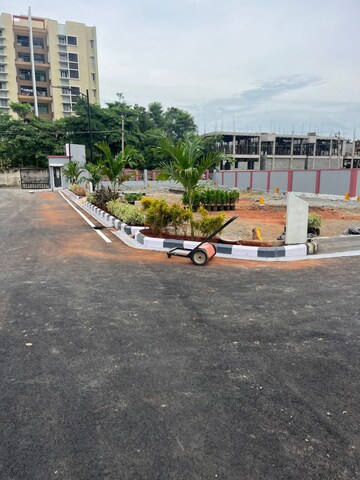  Plot For Sale in Siruseri