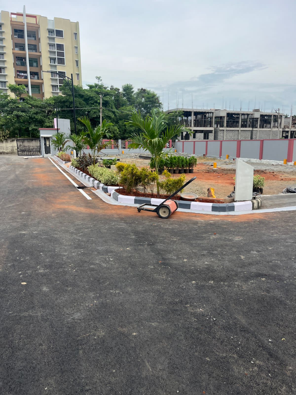 Plot For Sale in Siruseri