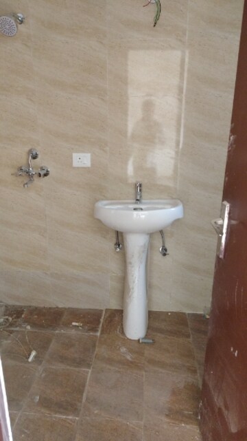 Bathroom in 2.5 BHK Apartment at Amrapali Centurian Park, Tech Zone 4 Greater Noida – for Sale