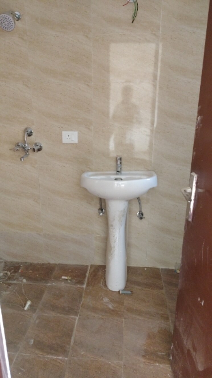 Bathroom, amrapali-centurian-park 2.5 Bedroom 990 Sq.Ft. Apartment In Tech Zone 4 Greater Noida Greater Noida 7784598