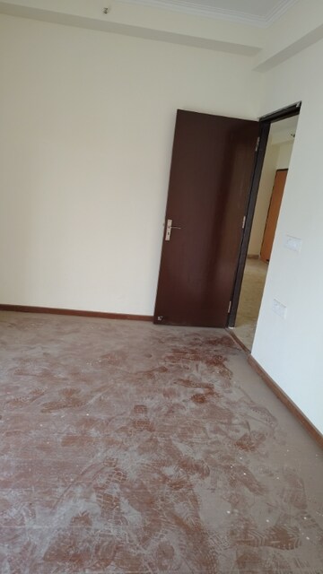Room in 3 BHK Apartment at Amrapali Centurian Park, Tech Zone 4 Greater Noida – for Sale
