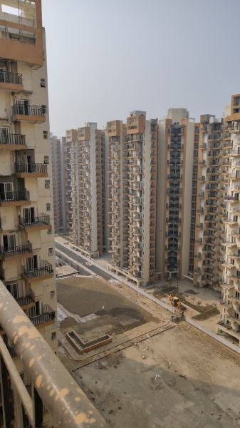 3 BHK + Extra Room Apartment For Sale in Amrapali Centurian Park