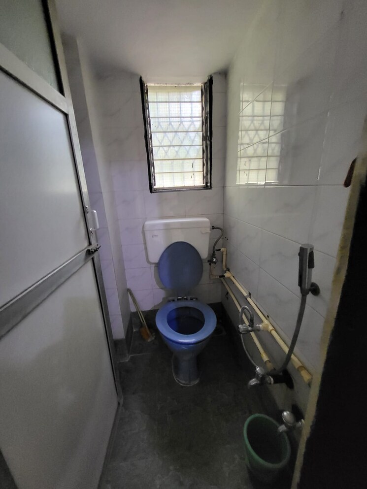 Bathroom, krishna-kunj-chs-dombivli 2 Bedroom 870 Sq.Ft. Apartment In Dombivli West Thane 7784700