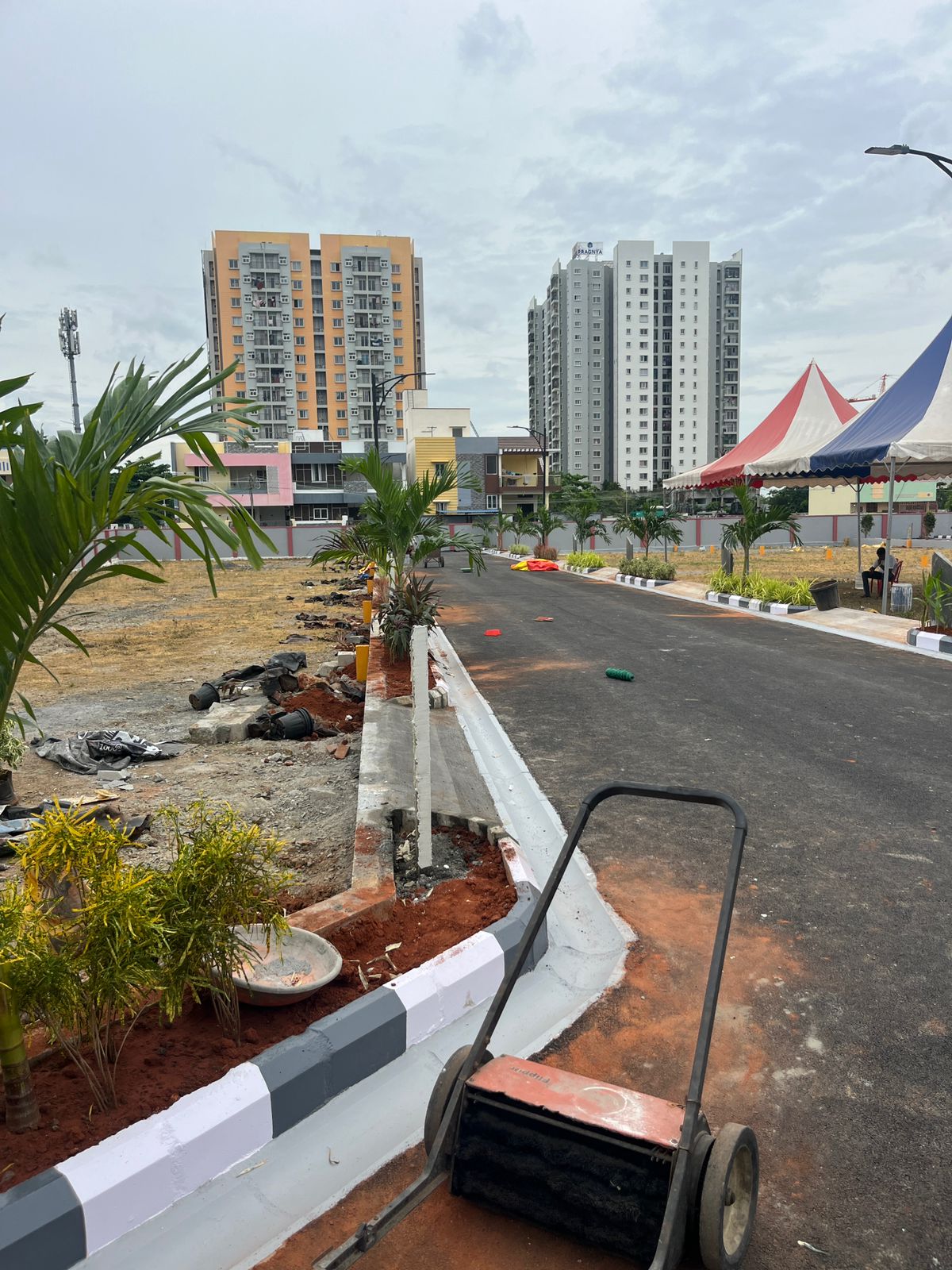 Plot For Sale in Siruseri