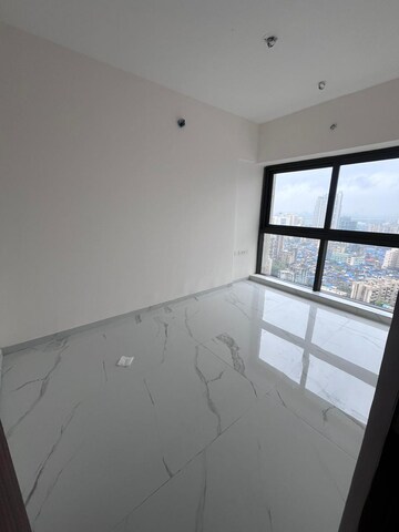 Room in 2 BHK Apartment at Level The Residences, Andheri West – for Sale