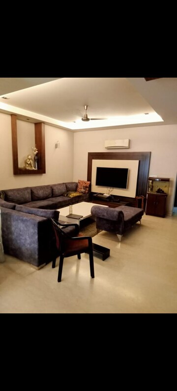 Living Room in 6+ BHK Independent House at Ansal Sushant Lok I, Sector 43 – for Sale