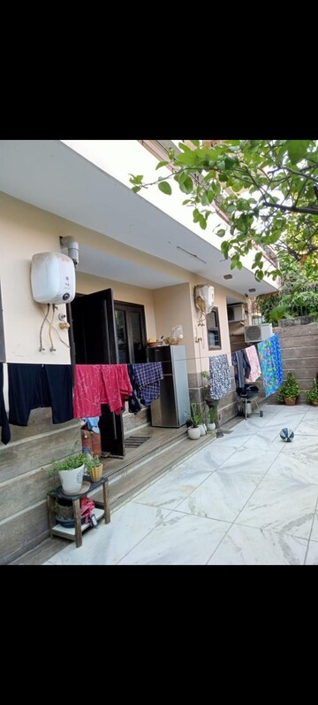 Parking in 6+ BHK Independent House at Ansal Sushant Lok I, Sector 43 – for Sale