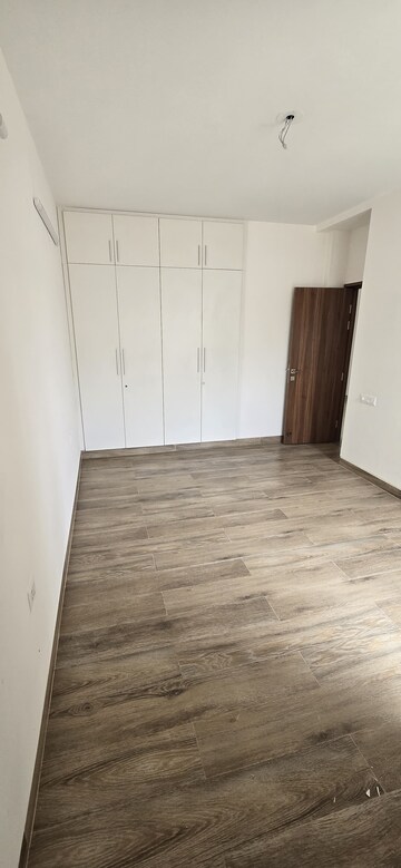 Room in 2.5 BHK Apartment at Wave Floors, Mahurali – for Sale