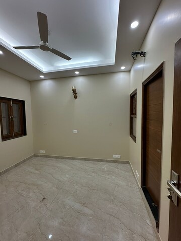Room in 3 BHK Builder Floor at Chittaranjan Park – for Sale