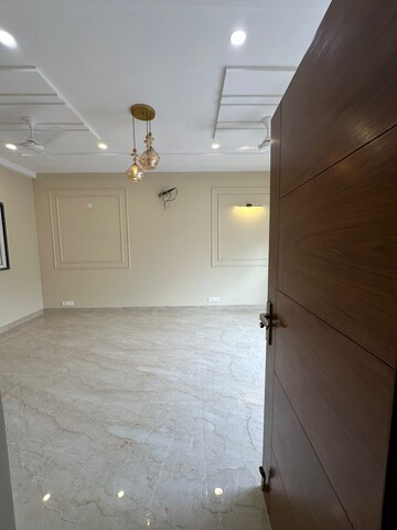 Room in 3 BHK Builder Floor at Chittaranjan Park – for Sale