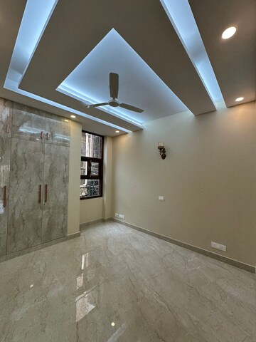Room in 3 BHK Builder Floor at Chittaranjan Park – for Sale