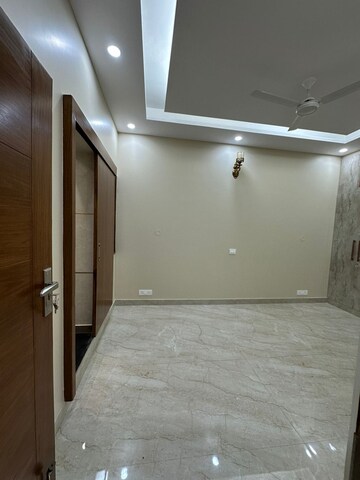 Room in 3 BHK Builder Floor at Chittaranjan Park – for Sale
