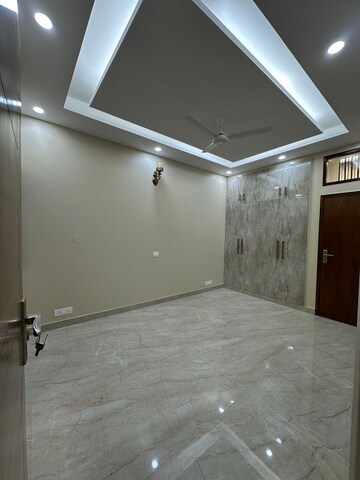 Room in 3 BHK Builder Floor at Chittaranjan Park – for Sale