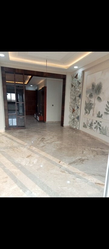 Bedroom in 4 BHK Builder Floor at Sector 16 – for Sale
