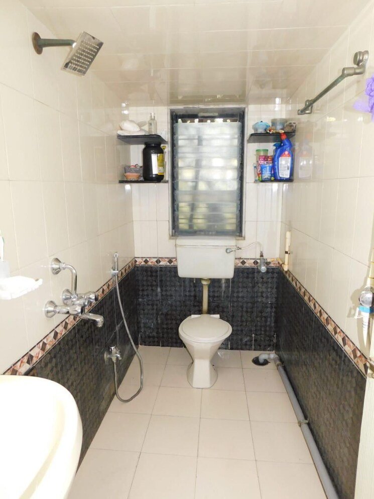 Bathroom, priti-paradise 2 Bedroom 775 Sq.Ft. Apartment In Vile Parle West Mumbai 7786122