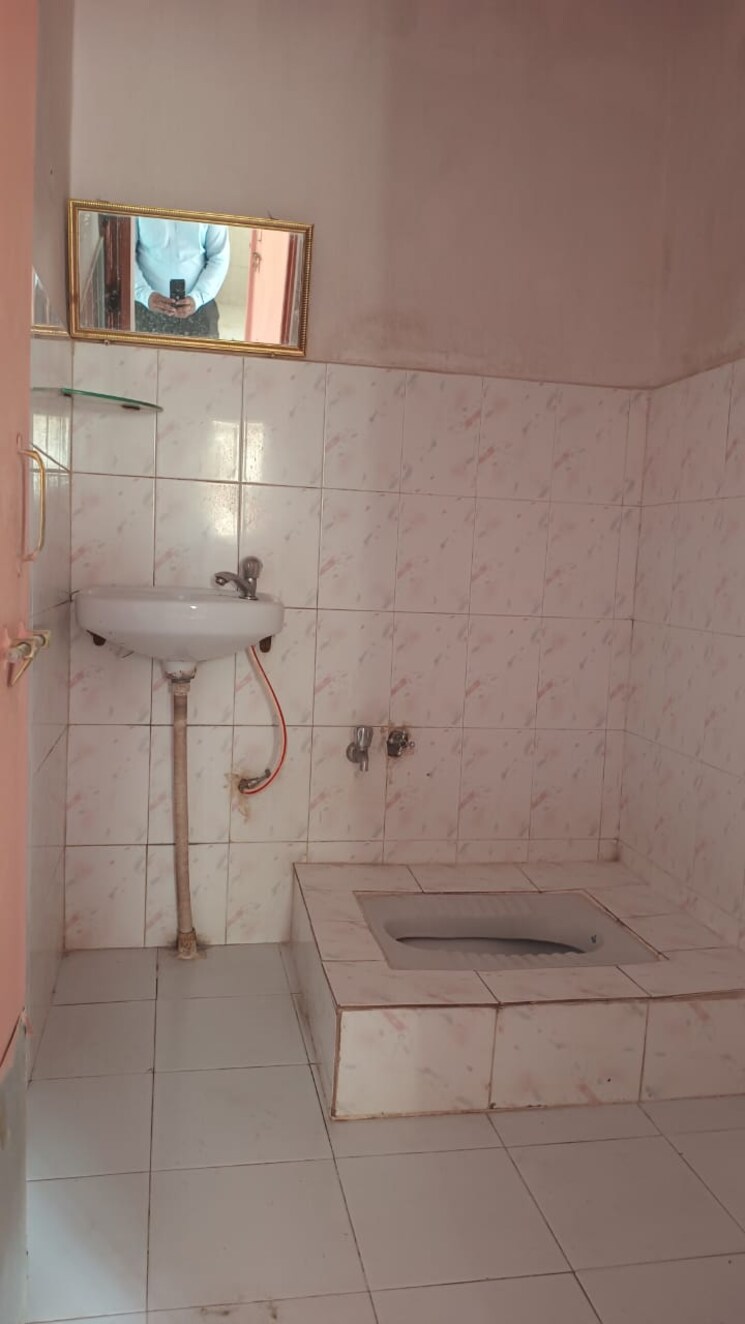 Bathroom, malviya nagar 3 Bedroom 1350 Sq.Ft. Builder Floor In Malviya Nagar Delhi 7786176